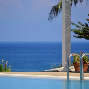 4* מלון Crystal Springs